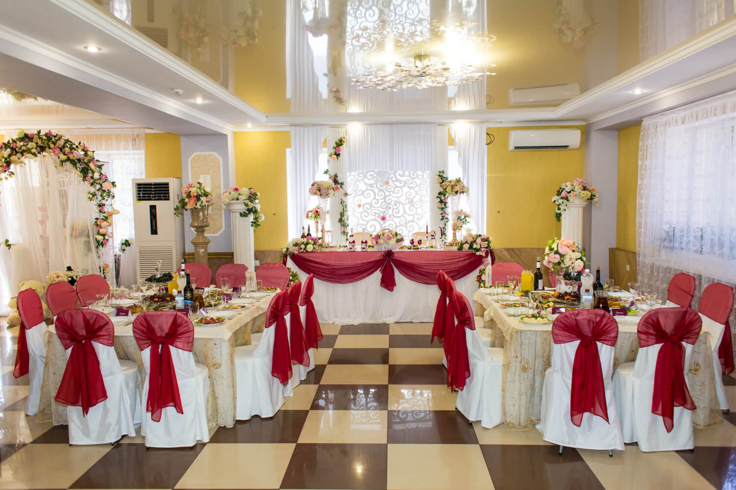 Mini Hall